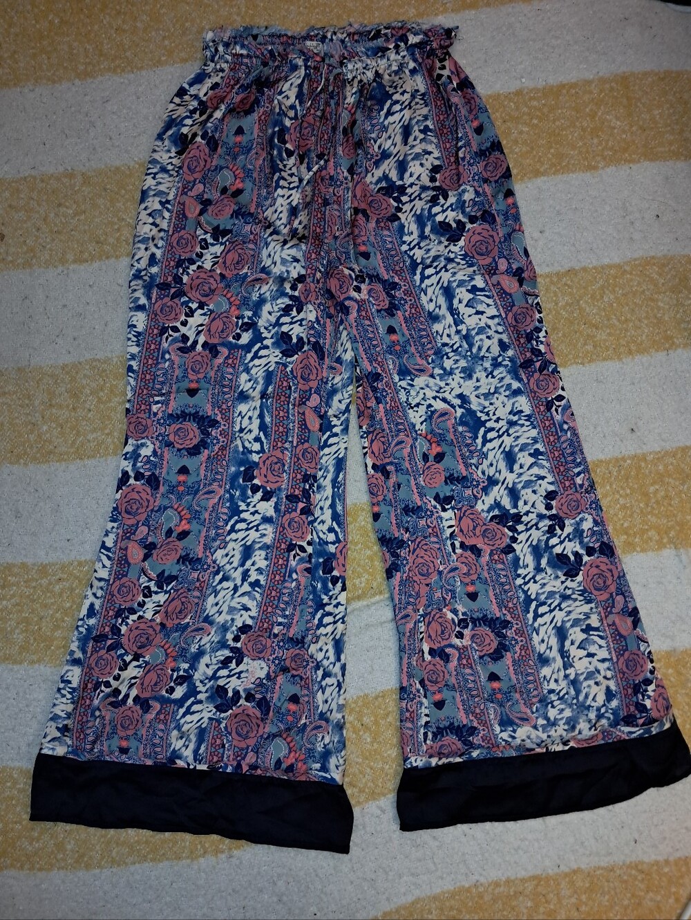 Intimately by Free People brand Women's size xs Flowy lounge floral design pant - Picture 8 of 8